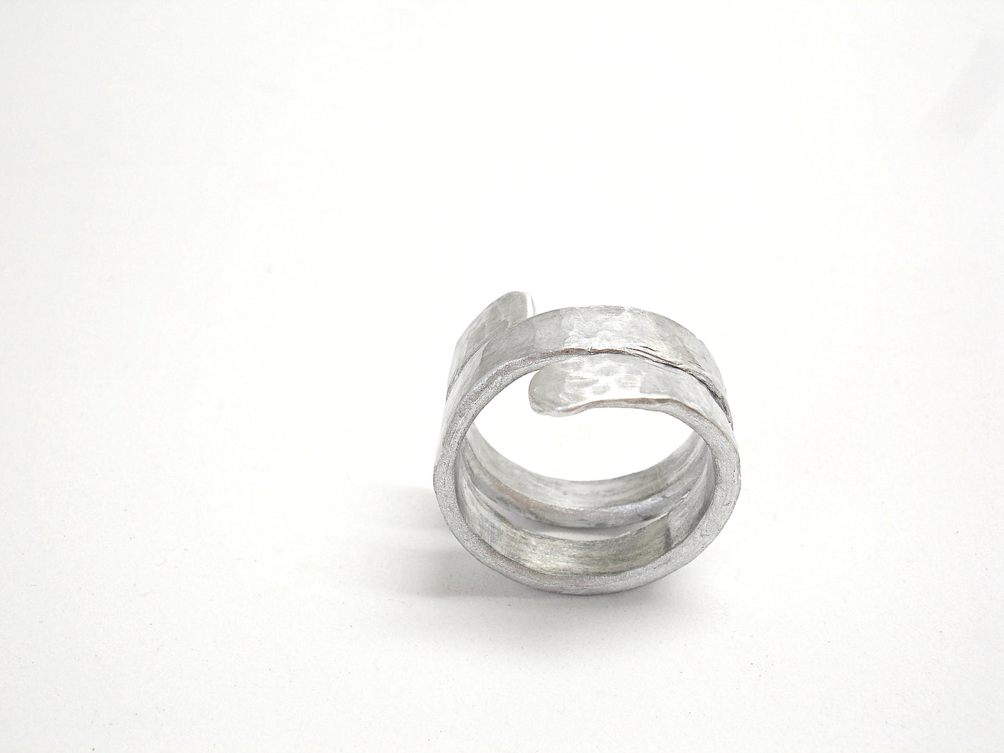 Wrap thumb rings for women. Hammered aluminium ring. Contemporary handmade jewelry. Statement ring