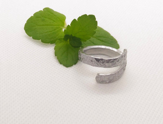 Thumb ring for women. Aluminum ring. Bypass ring. Womens statement ring. Aluminium ring. Contemporary jewelry Aluminium jewelry