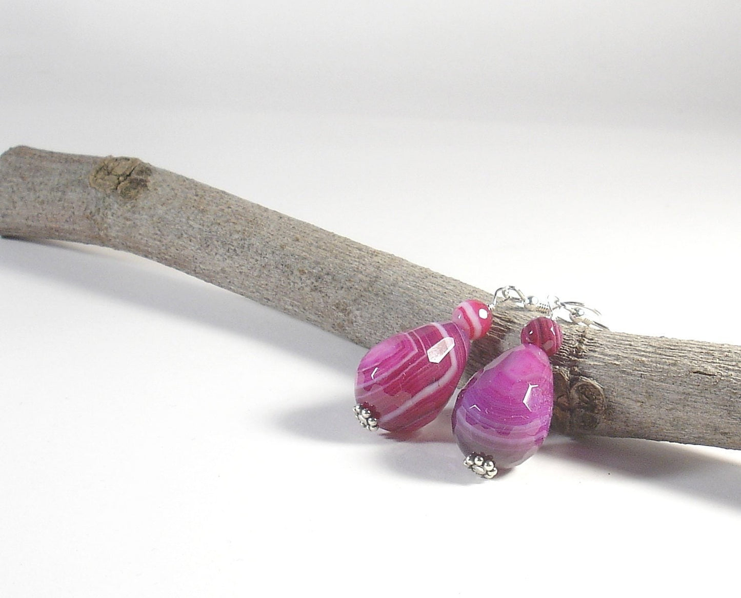 Agate earrings. Silver earrings with agate. Boho earrings. Purple dangle earrings. Stone earrings. Gift for her