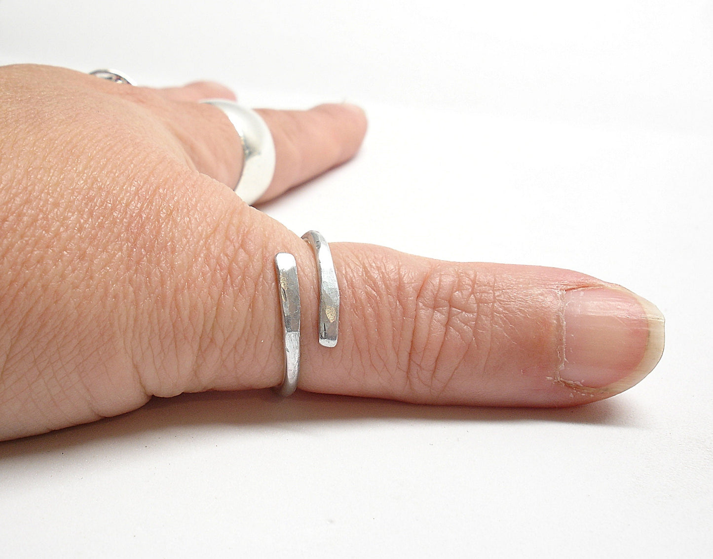 Aluminum thumb rings for women size US 9, Hammered minimalist ring for her, Aluminium contemporary jewelry