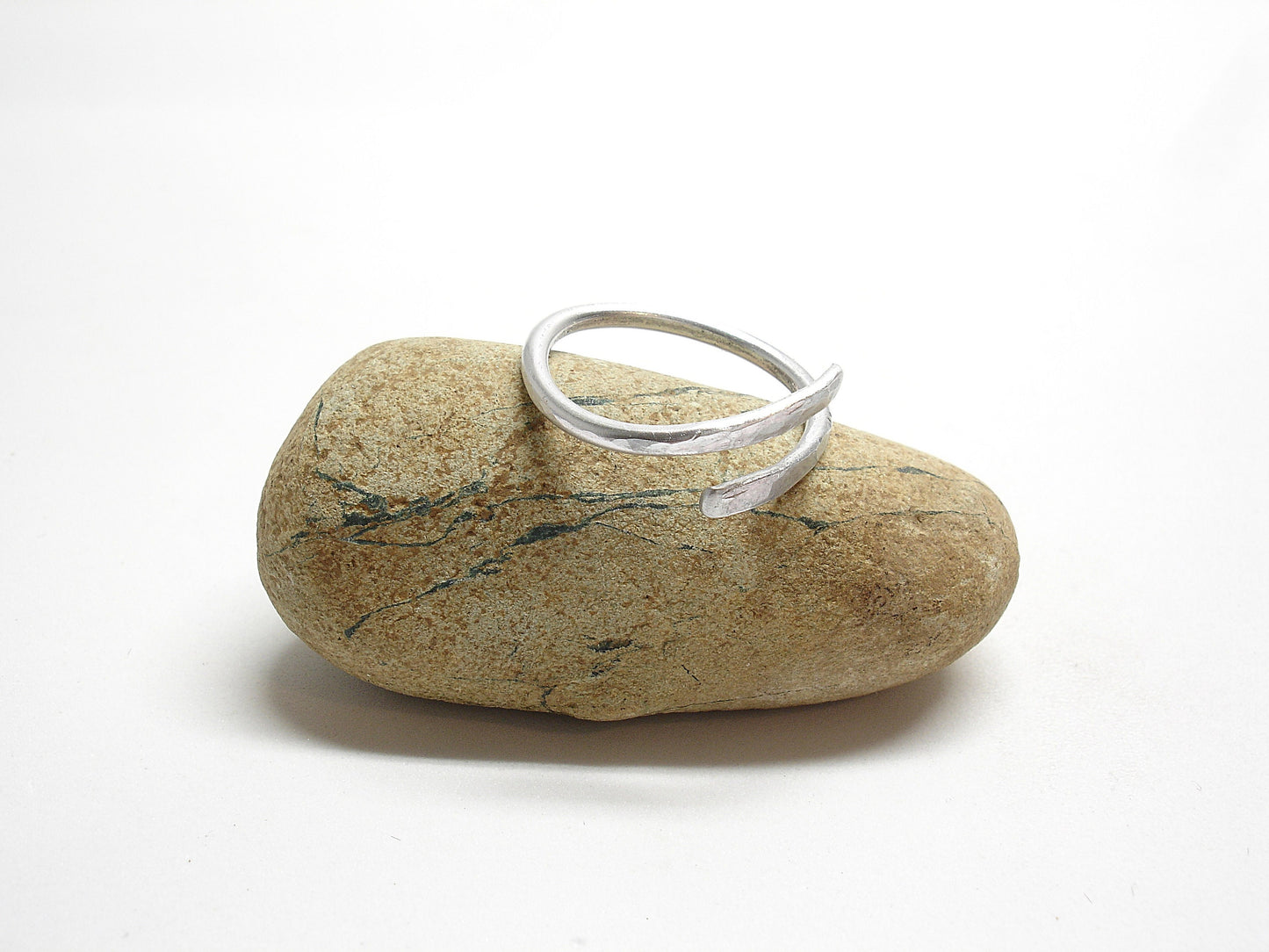 Aluminum thumb rings for women size US 9, Hammered minimalist ring for her, Aluminium contemporary jewelry
