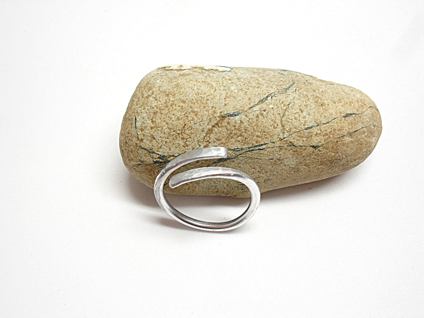 Aluminum thumb rings for women size US 9, Hammered minimalist ring for her, Aluminium contemporary jewelry
