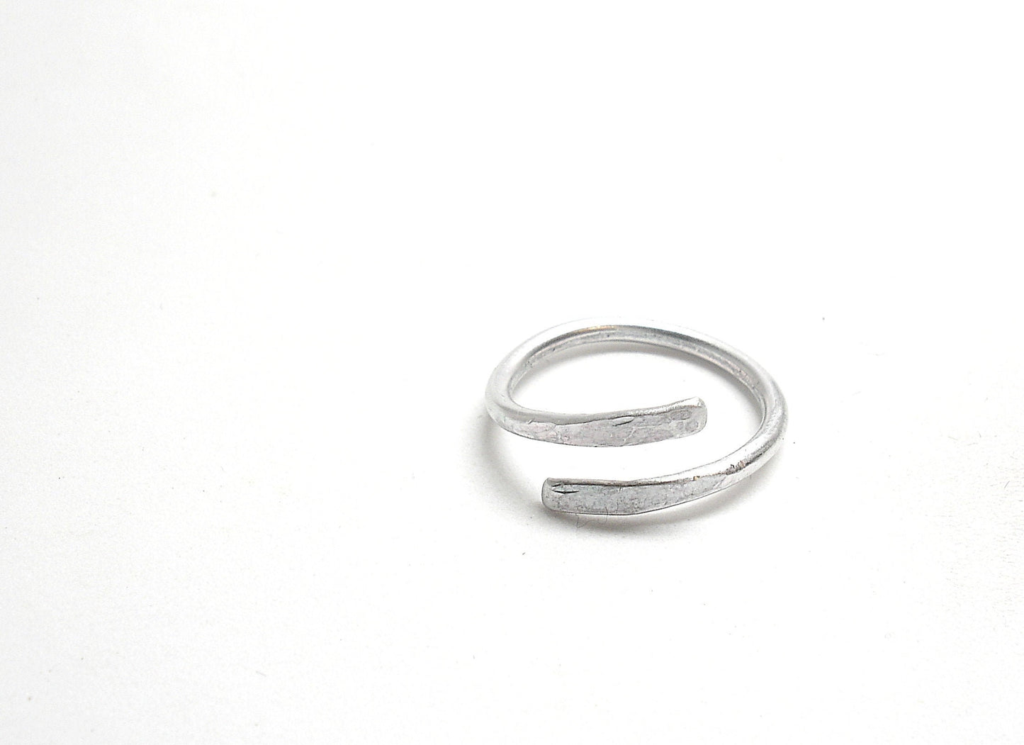 Aluminum thumb rings for women size US 9, Hammered minimalist ring for her, Aluminium contemporary jewelry